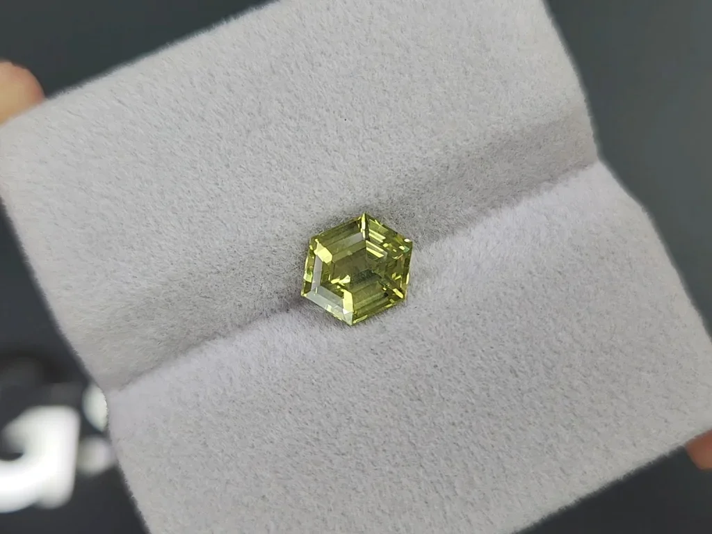 Unheated yellowish-green sapphire in hexagon cut  2.13 carats, Madagascar Image №4