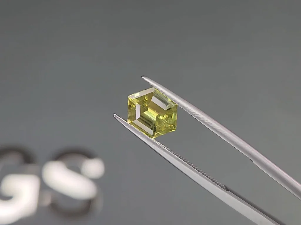 Unheated yellowish-green sapphire in hexagon cut  2.13 carats, Madagascar Image №3