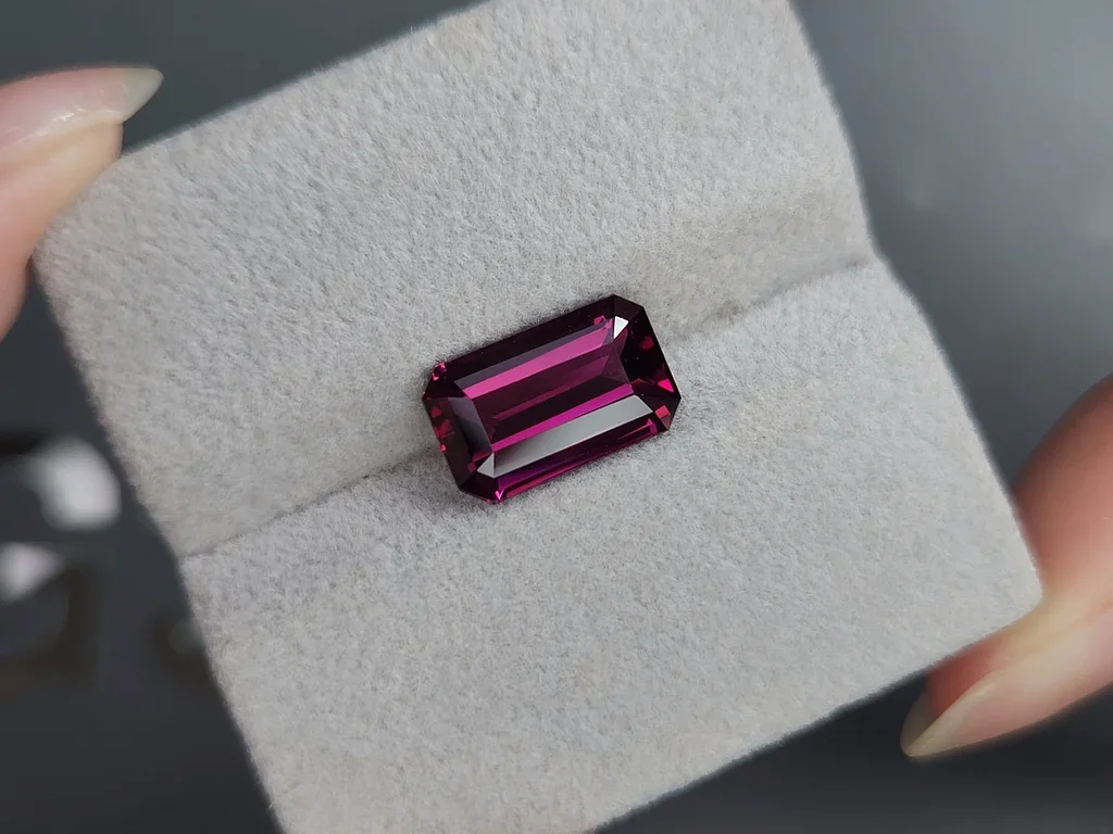 Garnet rhodolite octagon cut 4.97 carats, Tanzania Image №4