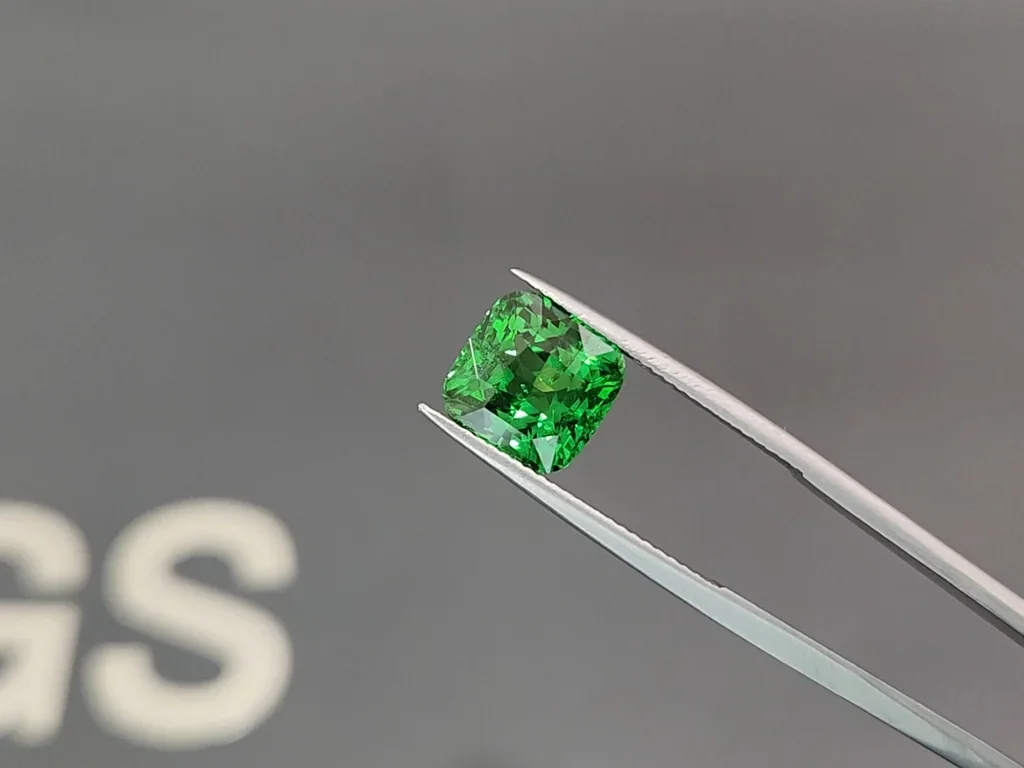 Tsavorite garnet Vibrant Green cushion cut  5.02 carats, Tanzania Image №3