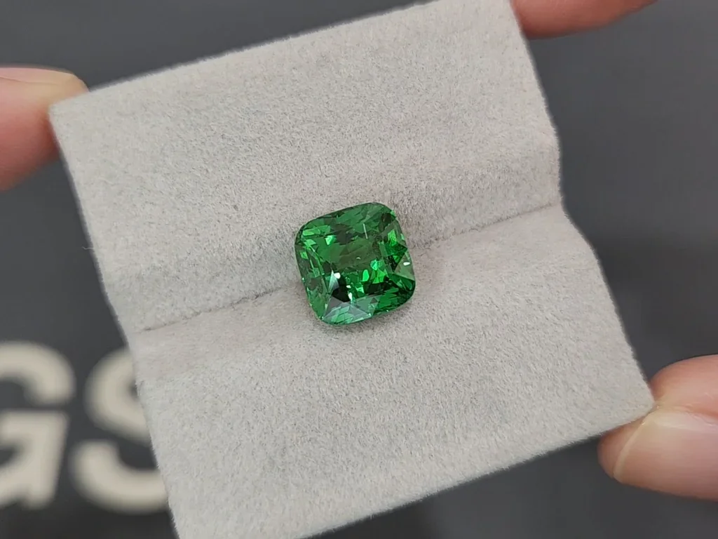 Tsavorite garnet Vibrant Green cushion cut  5.02 carats, Tanzania Image №4