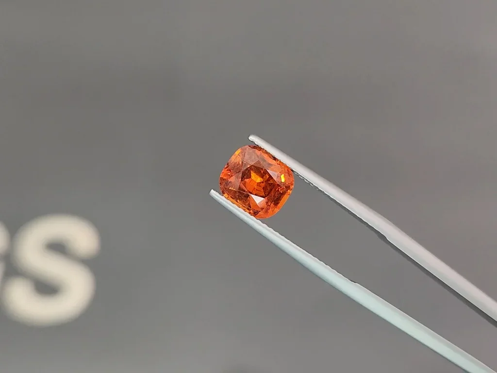 Spessartine Vivid orange cushion cut 2.95 carats, Africa Image №3