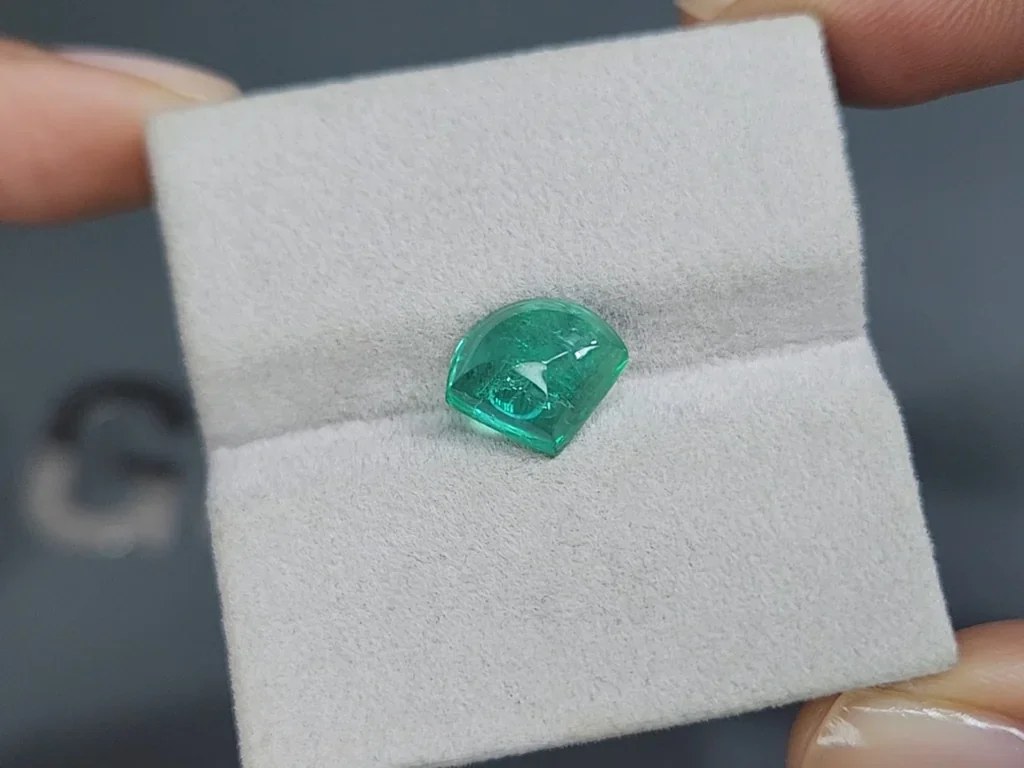 Emerald fancy cabochon cut 3.04 carats, Russia Image №4