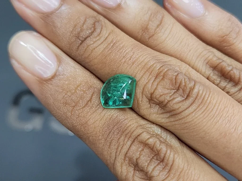 Emerald fancy cabochon cut 3.04 carats, Russia Image №2