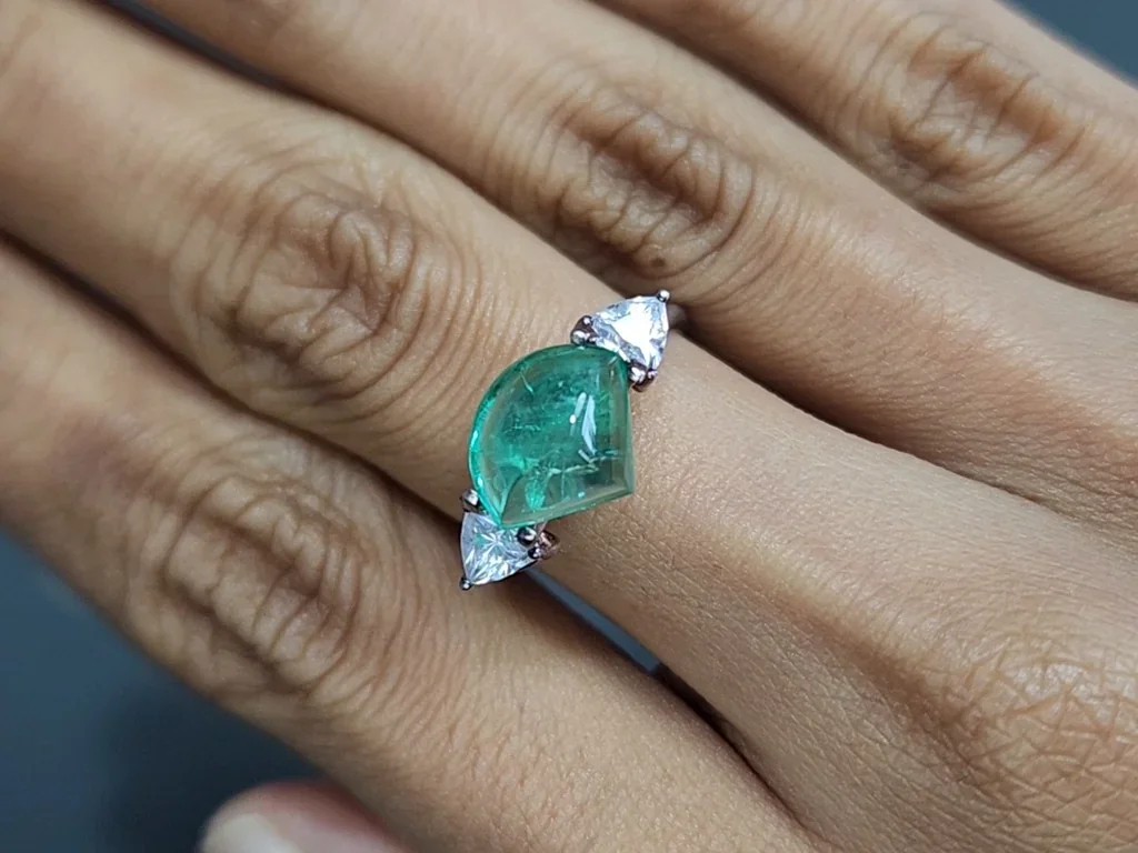 Emerald fancy cabochon cut 3.04 carats, Russia Image №5