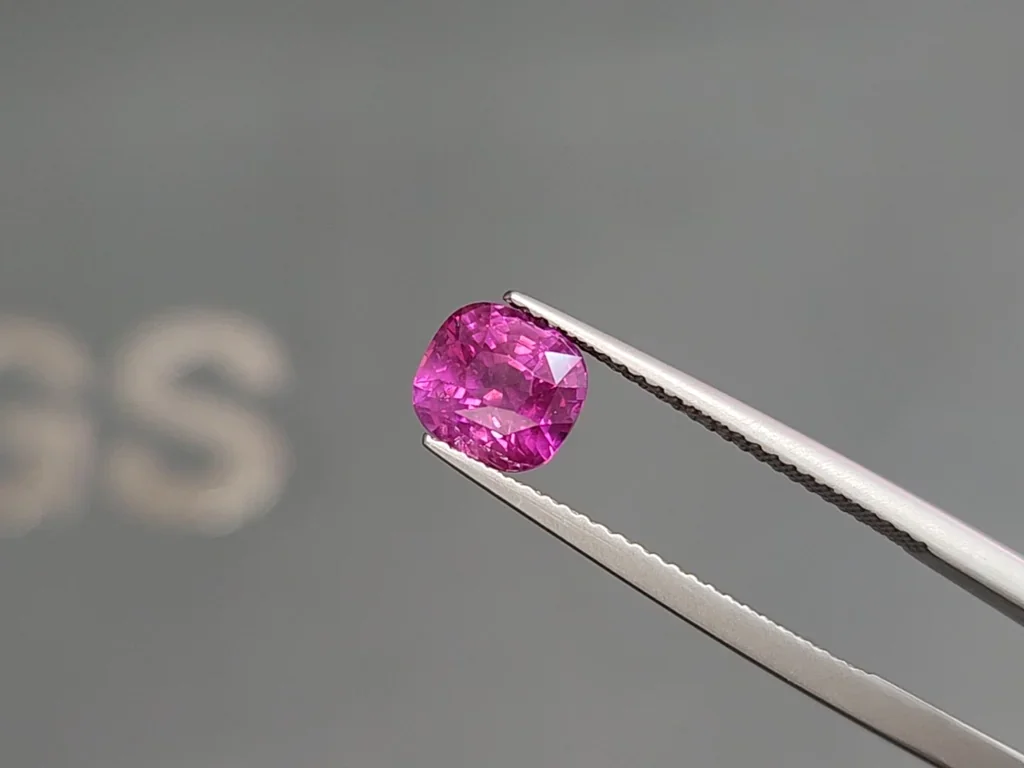 Pink sapphire cushion cut 2.10 carats, Madagascar Image №3