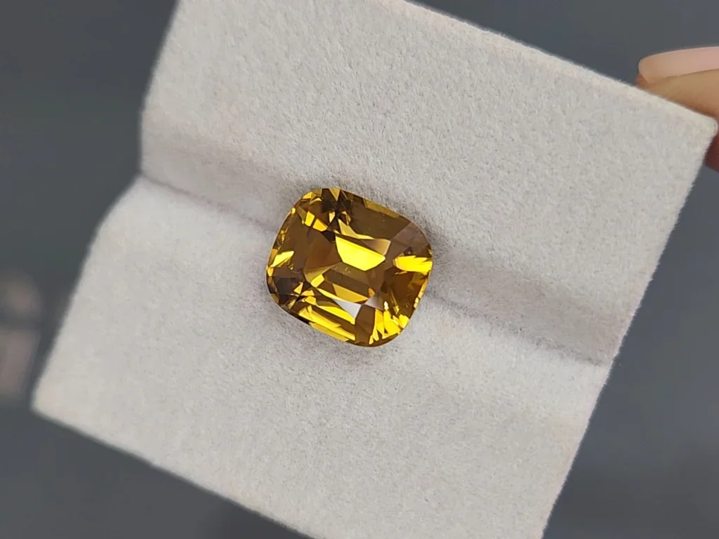Yellow zircon cushion cut 10.39 carats, Africa  Image №4
