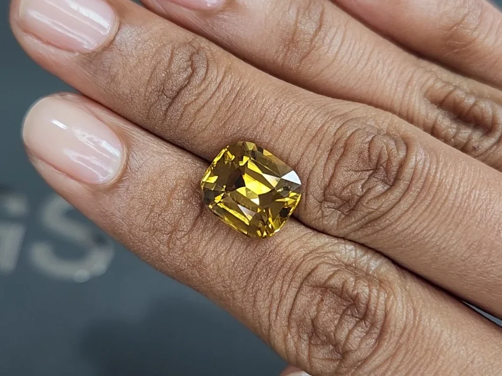 Yellow zircon cushion cut 10.39 carats, Africa  Image №2