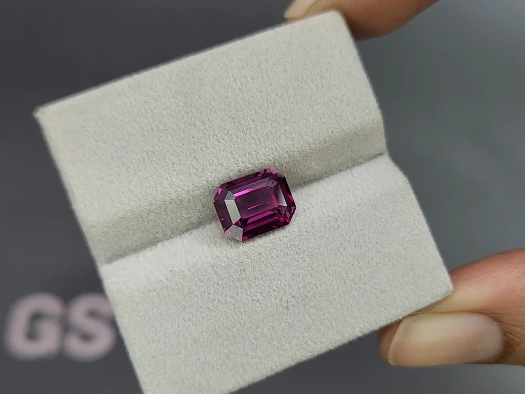 Purple umbalite garnet octagon cut 3.59 carats, Africa Image №4