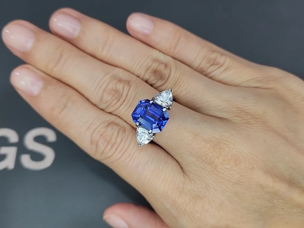 Rare blue sapphire octagon cut 7.10 carats, Sri Lanka Image №3