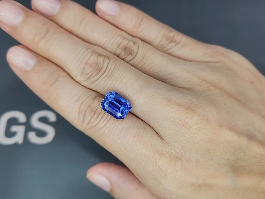 Rare blue sapphire octagon cut 7.10 carats, Sri Lanka Image №2
