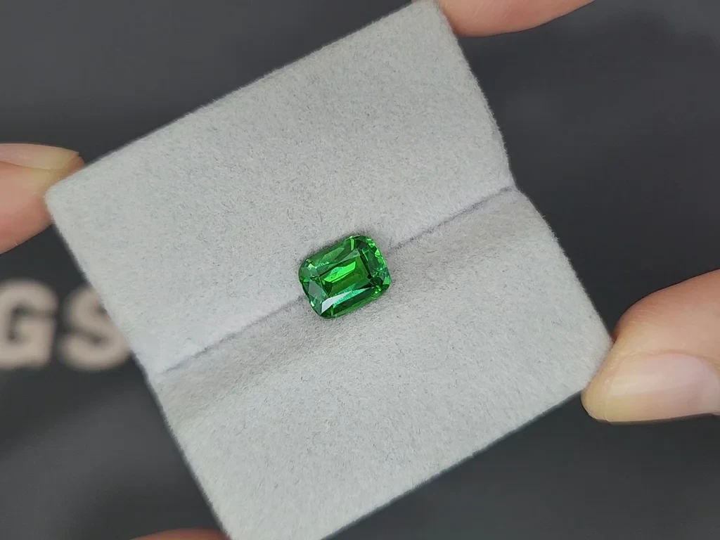 Garnet tsavorite Vivid Green cushion cut 2.11 carats, Africa Image №4