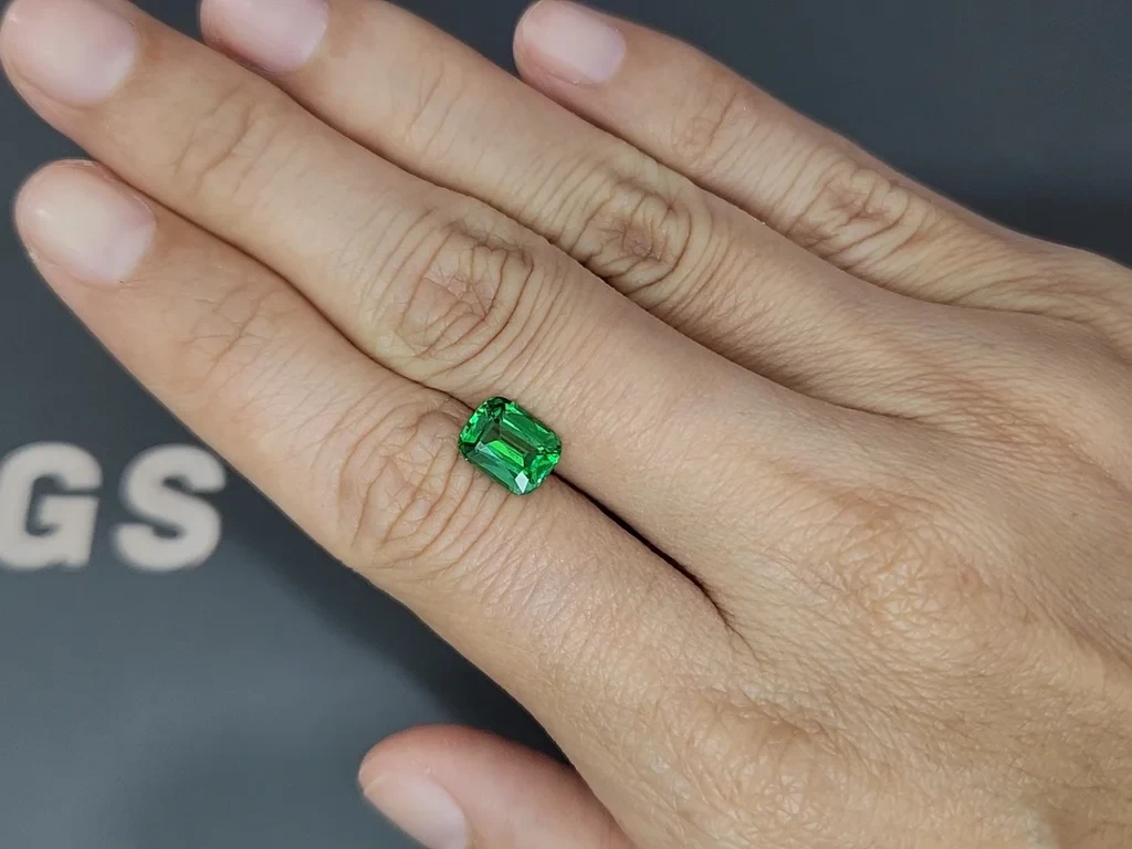 Garnet tsavorite Vivid Green cushion cut 2.11 carats, Africa Image №2
