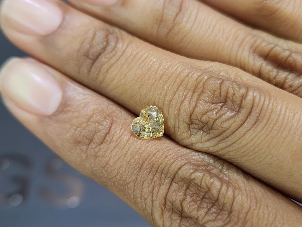 Unheated yellow sapphire heart shape 1.54 carats, Sri Lanka Image №2