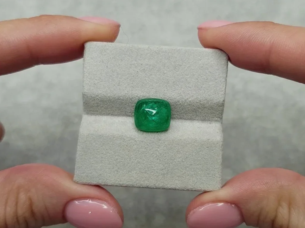 Zambian emerald in sugarloaf cut 4.82 carats Image №3