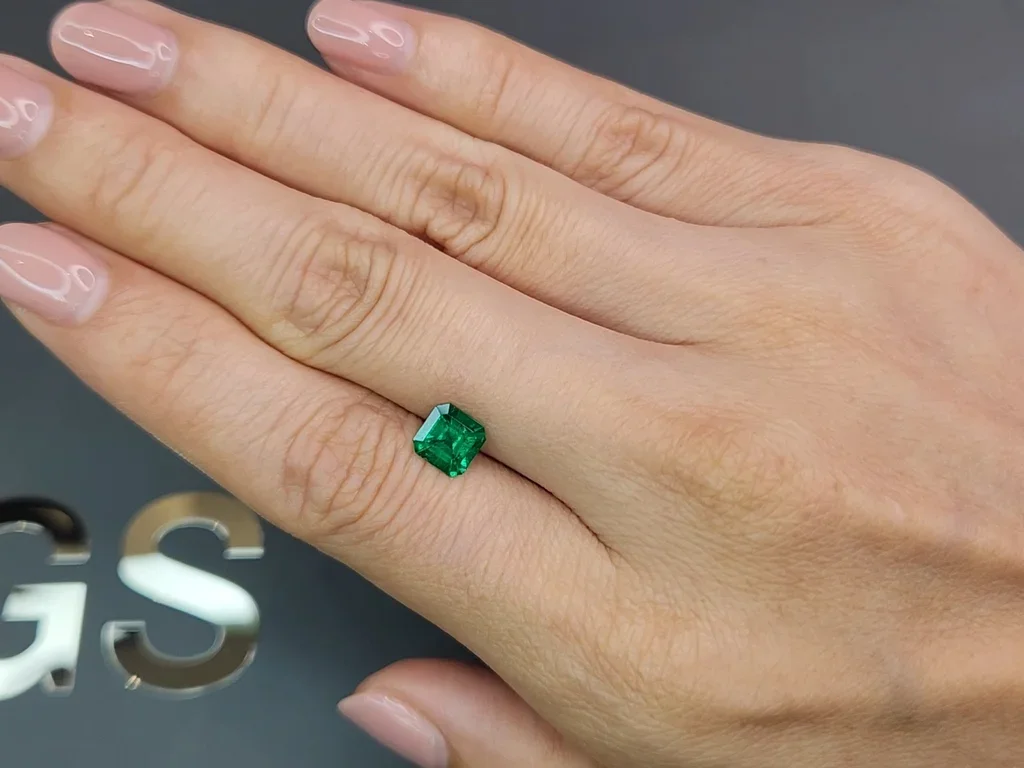 Colombian Vivid Muzo Green emerald 0.99 ct Image №2