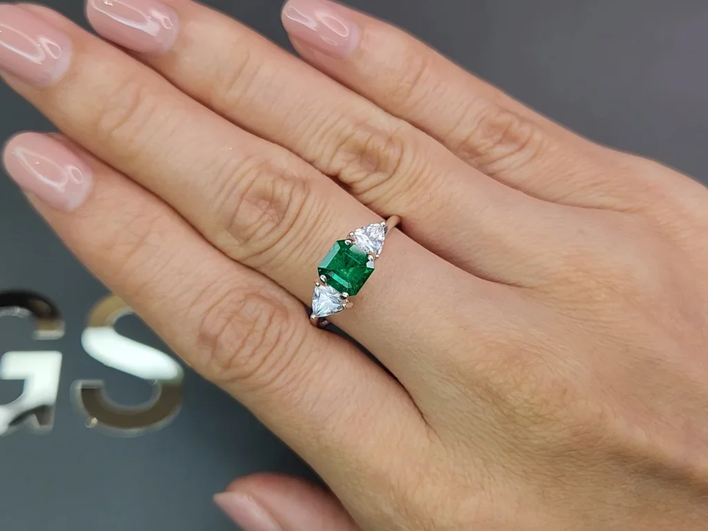 Colombian Vivid Muzo Green emerald 0.99 ct Image №5