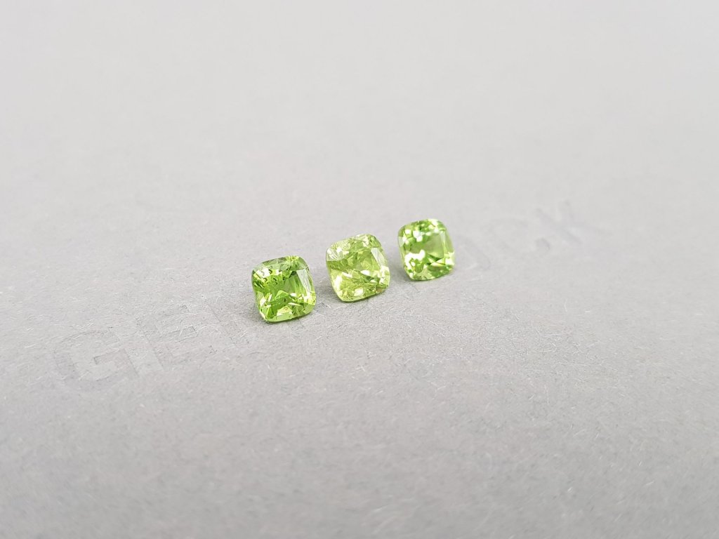 Set of green tsavorite garnets in cushion cut  2.21 ct Image №3
