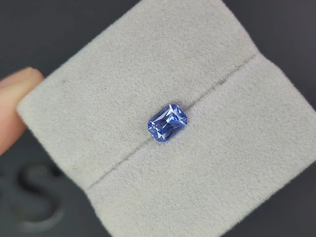 Radiant cut blue sapphire 1.01 carats, Sri Lanka Image №4
