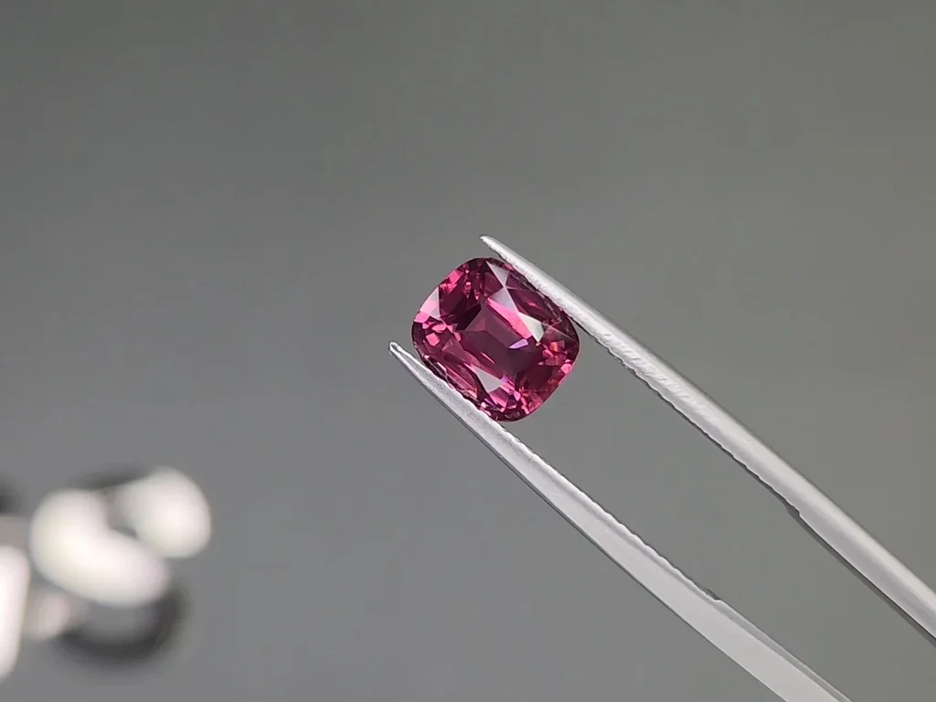 Cushion cut pink spinel 2.59 carats, Tanzania Image №3