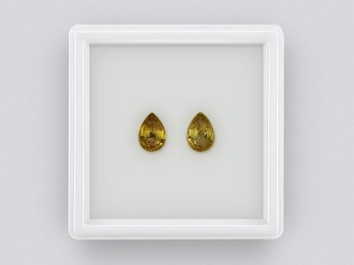 Pair of unheated yellow sapphires pear cut 2.16 carats, Madagascar photo