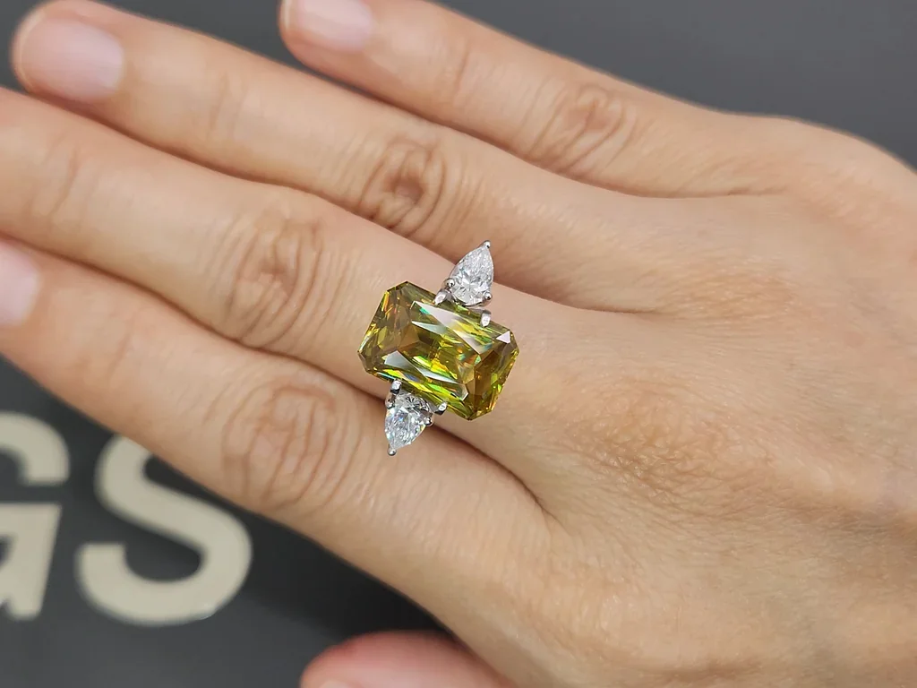 Green-yellow sphene in radiant cut 7.38 carats, Madagascar Image №5