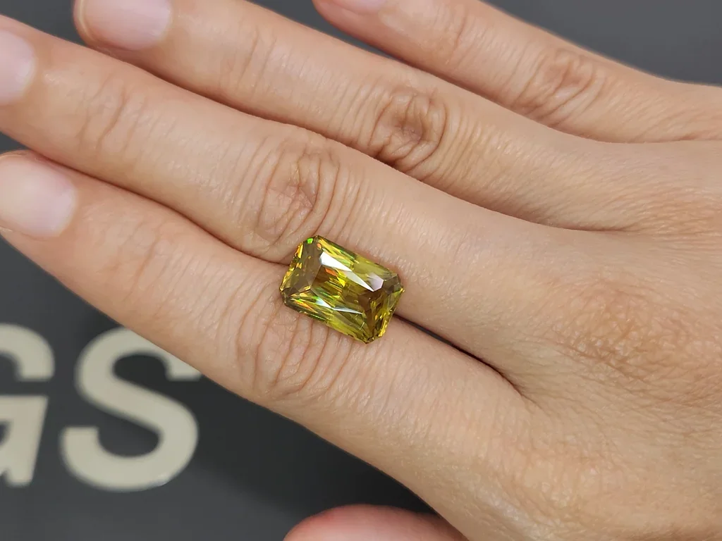 Green-yellow sphene in radiant cut 7.38 carats, Madagascar Image №2