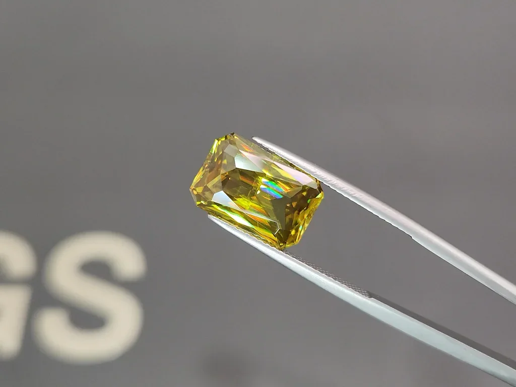 Green-yellow sphene in radiant cut 7.38 carats, Madagascar Image №3