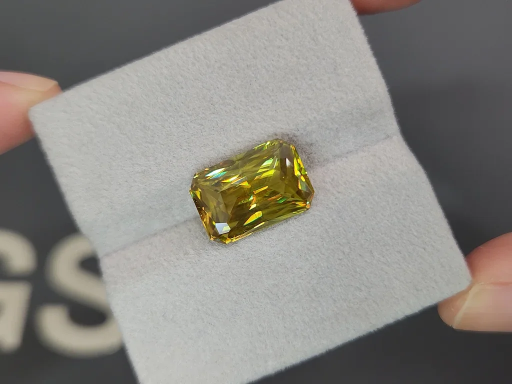 Green-yellow sphene in radiant cut 7.38 carats, Madagascar Image №4