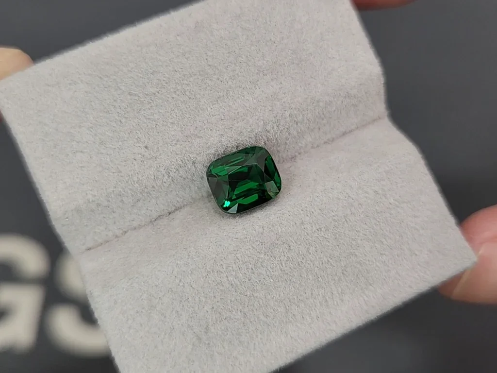 Tsavorite garnet Vivid Green cushion cut  2.58 carats, Tanzania  Image №4