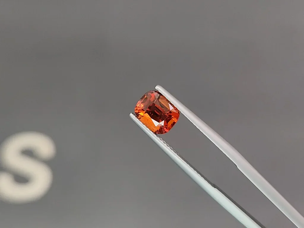 Spessartine Vivid orange cushion cut 2.23 carats, Africa Image №3