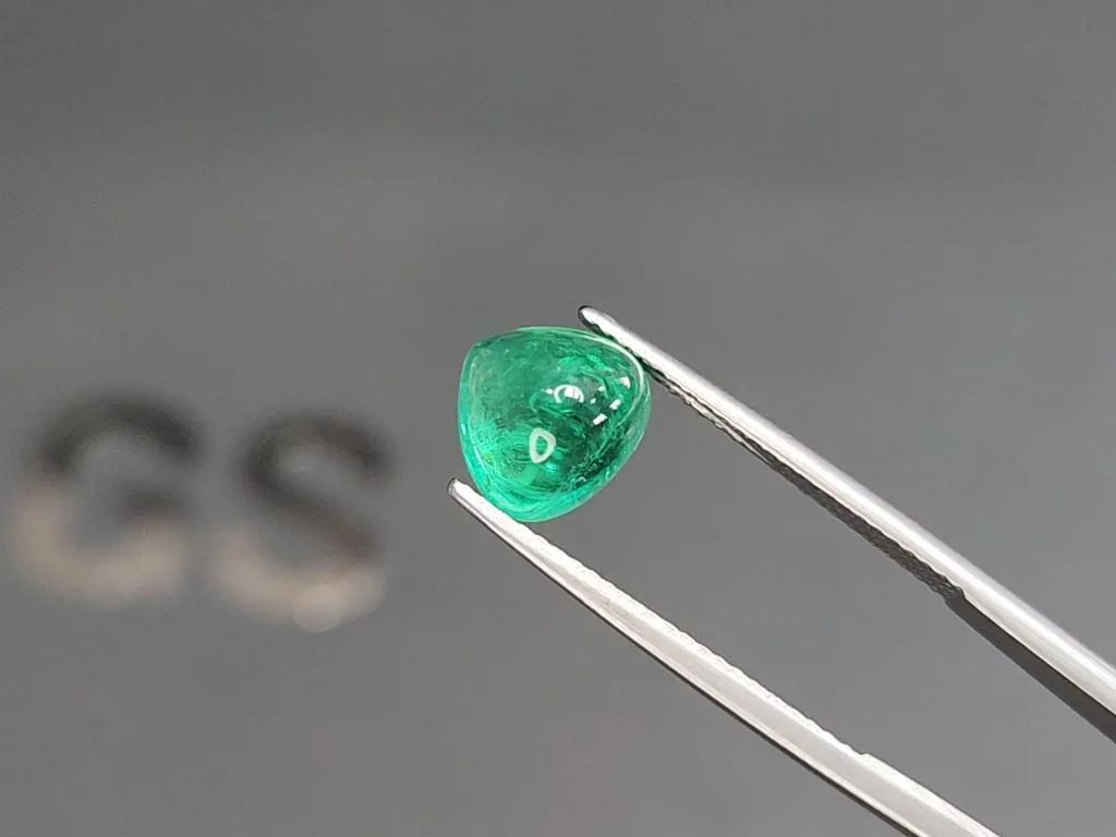 Emerald cabochon cut 2.82 carats, Russia Image №3