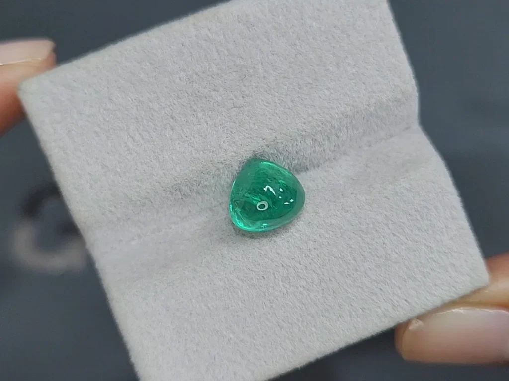Emerald cabochon cut 2.82 carats, Russia Image №4
