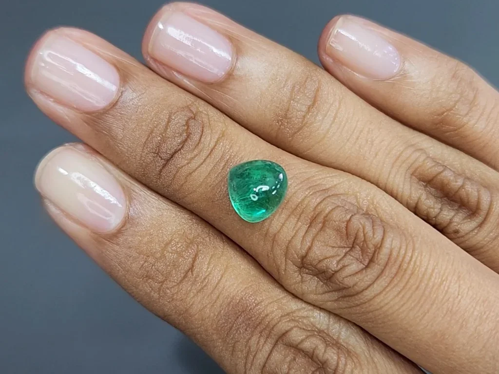 Emerald cabochon cut 2.82 carats, Russia Image №2