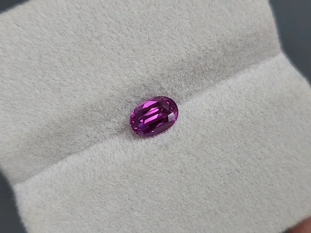 Purple sapphire oval cut 1.02 carats, Madagascar Image №4
