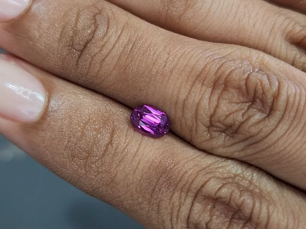 Purple sapphire oval cut 1.02 carats, Madagascar Image №2