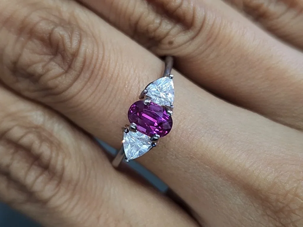 Purple sapphire oval cut 1.02 carats, Madagascar Image №5