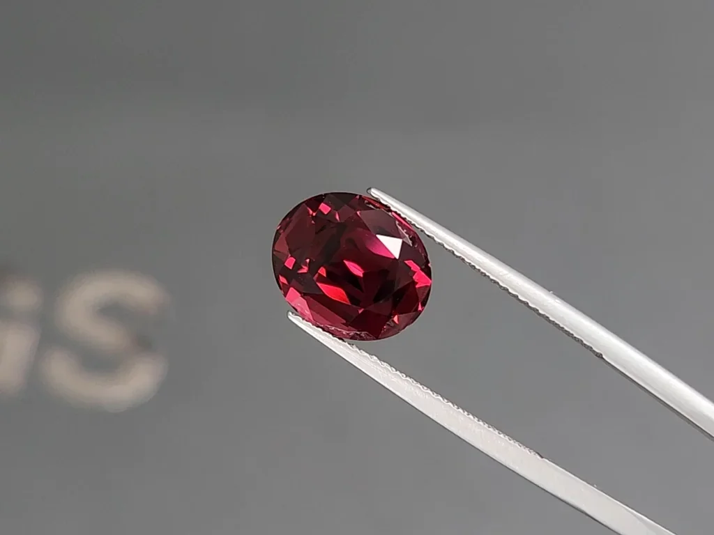 Garnet rhodolite oval cut 7.28 carats, Africa Image №3