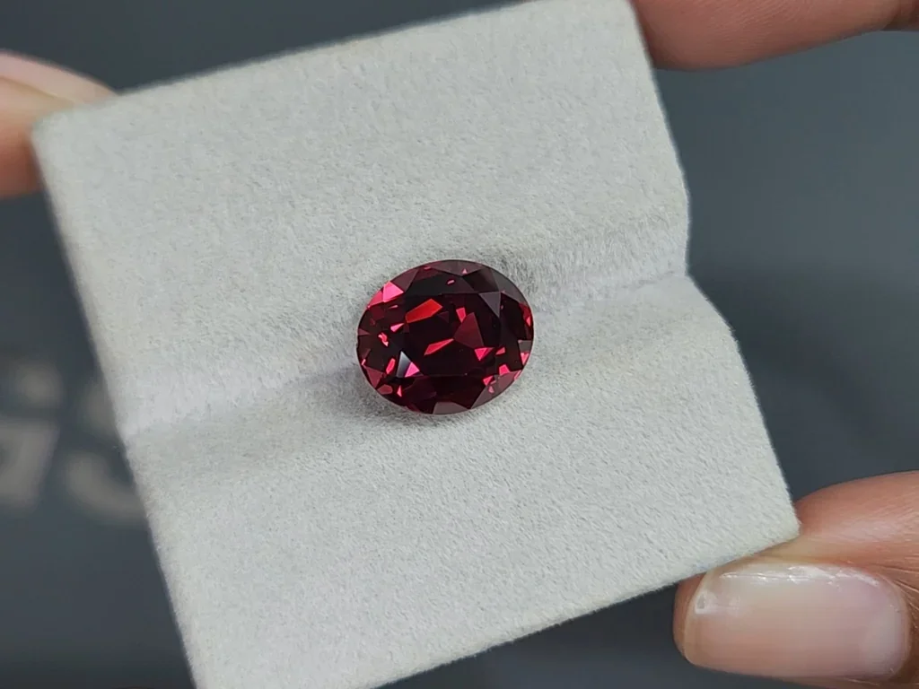 Garnet rhodolite oval cut 7.28 carats, Africa Image №4