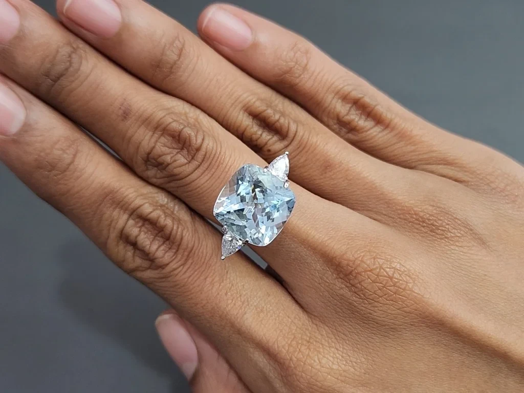 Aquamarine cushion cut  8.78 carats, Madagascar  Image №5