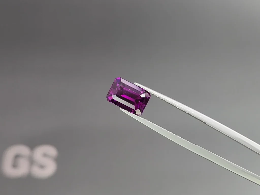 Purple umbalite garnet octagon cut 4.00 carats, Africa Image №3