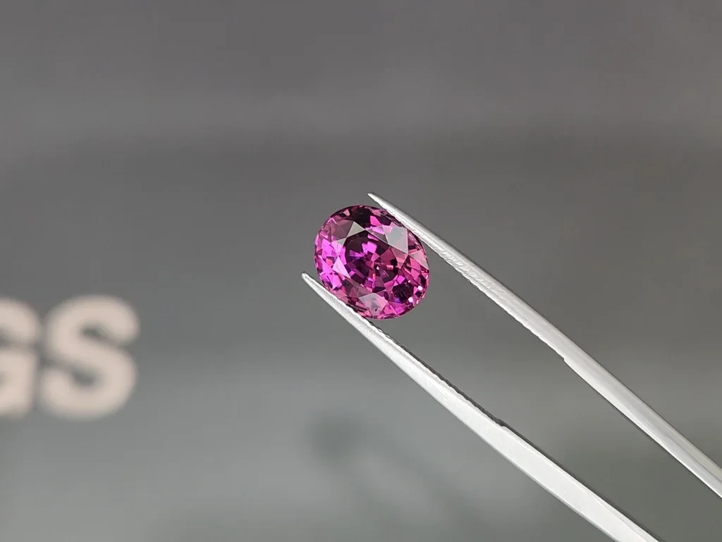 Garnet rhodolite Vivid Pink oval cut 4.34 carats,Tanzania Image №3
