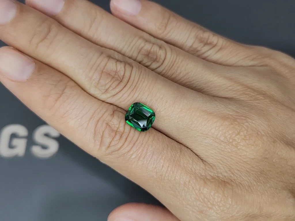 Garnet tsavorite Vivid Green cushion cut 3.03 carats, Africa Image №2
