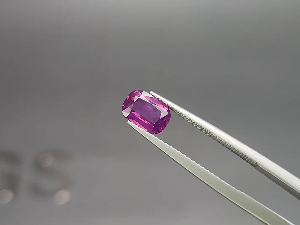 Unheated vivid purple sapphire cushion cut 1.51carats, Sri Lanka Image №3