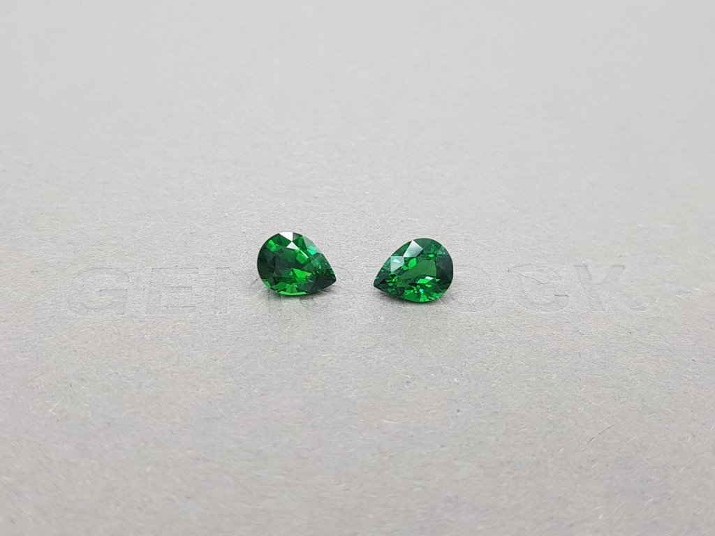 Pair of pear cut tsavorites 2.04 ct Image №1