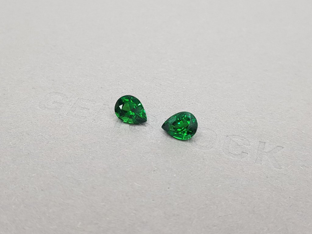 Pair of pear cut tsavorites 2.04 ct Image №3