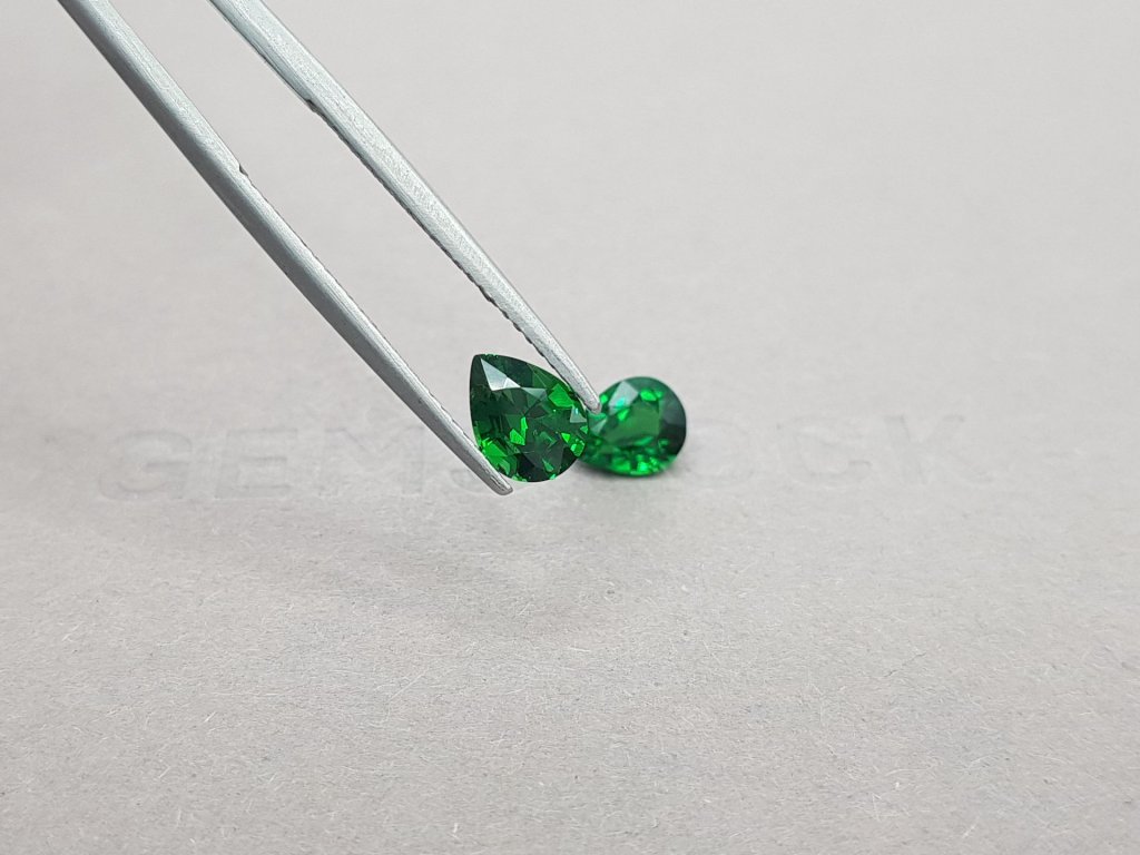 Pair of pear cut tsavorites 2.04 ct Image №4