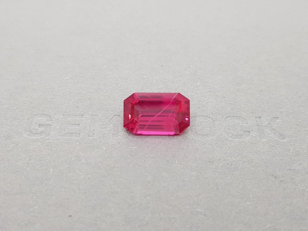 Vivid pinkish-red Burmese spinel in octagon cut 5.22 ct Image №2