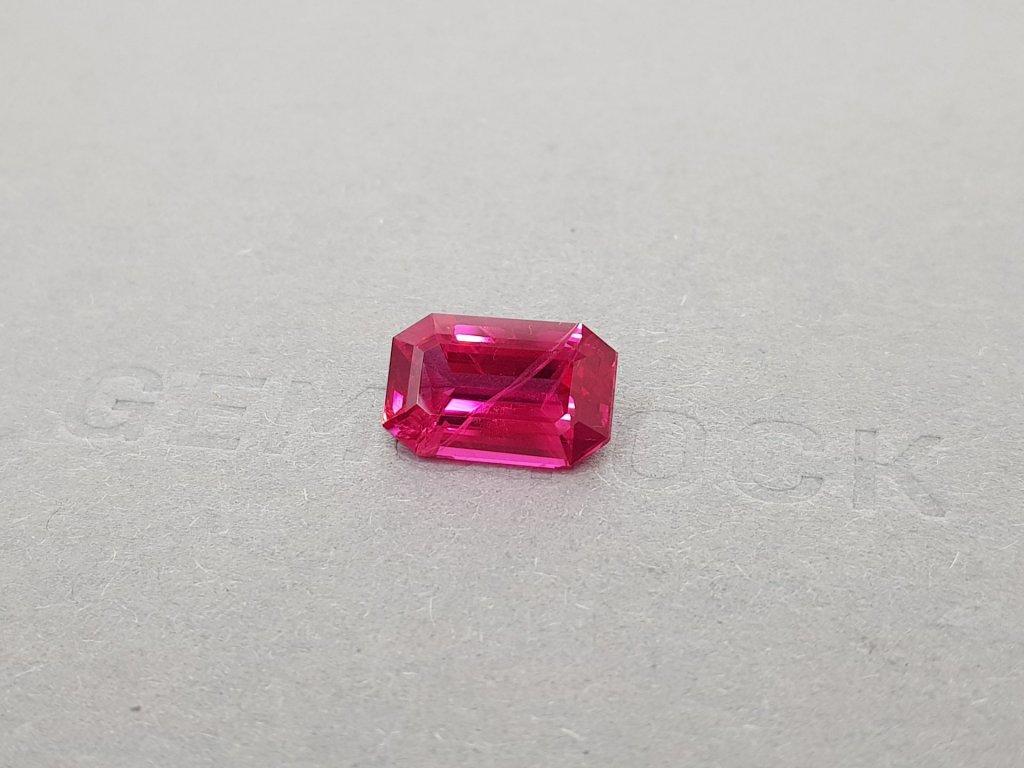 Vivid pinkish-red Burmese spinel in octagon cut 5.22 ct Image №4