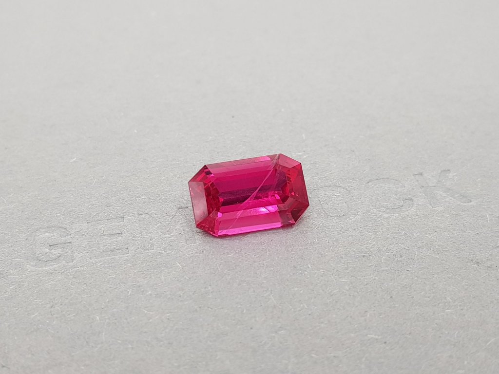 Vivid pinkish-red Burmese spinel in octagon cut 5.22 ct Image №3